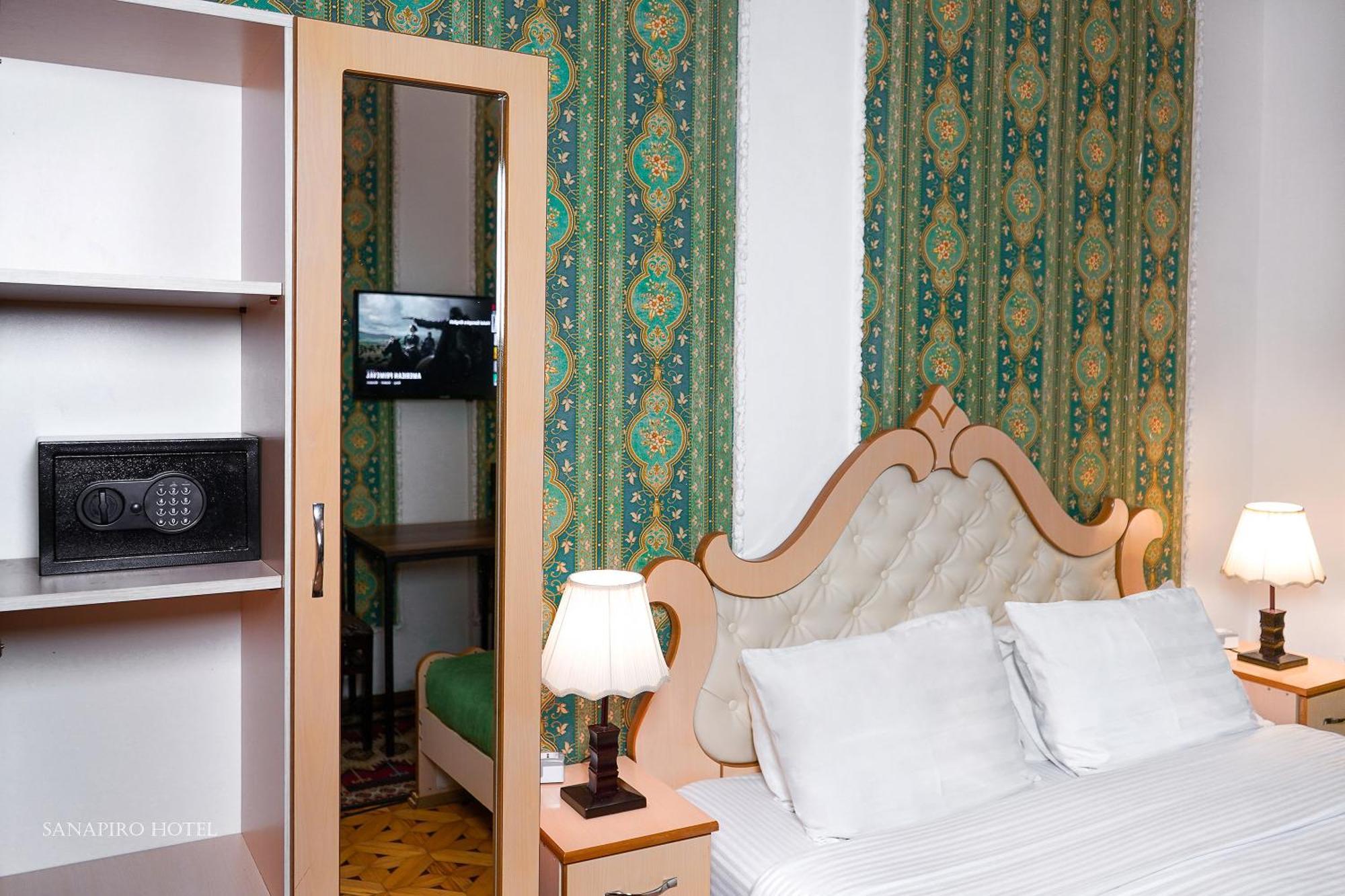 Sanapiro Hotel Kutaisi Bagian luar foto