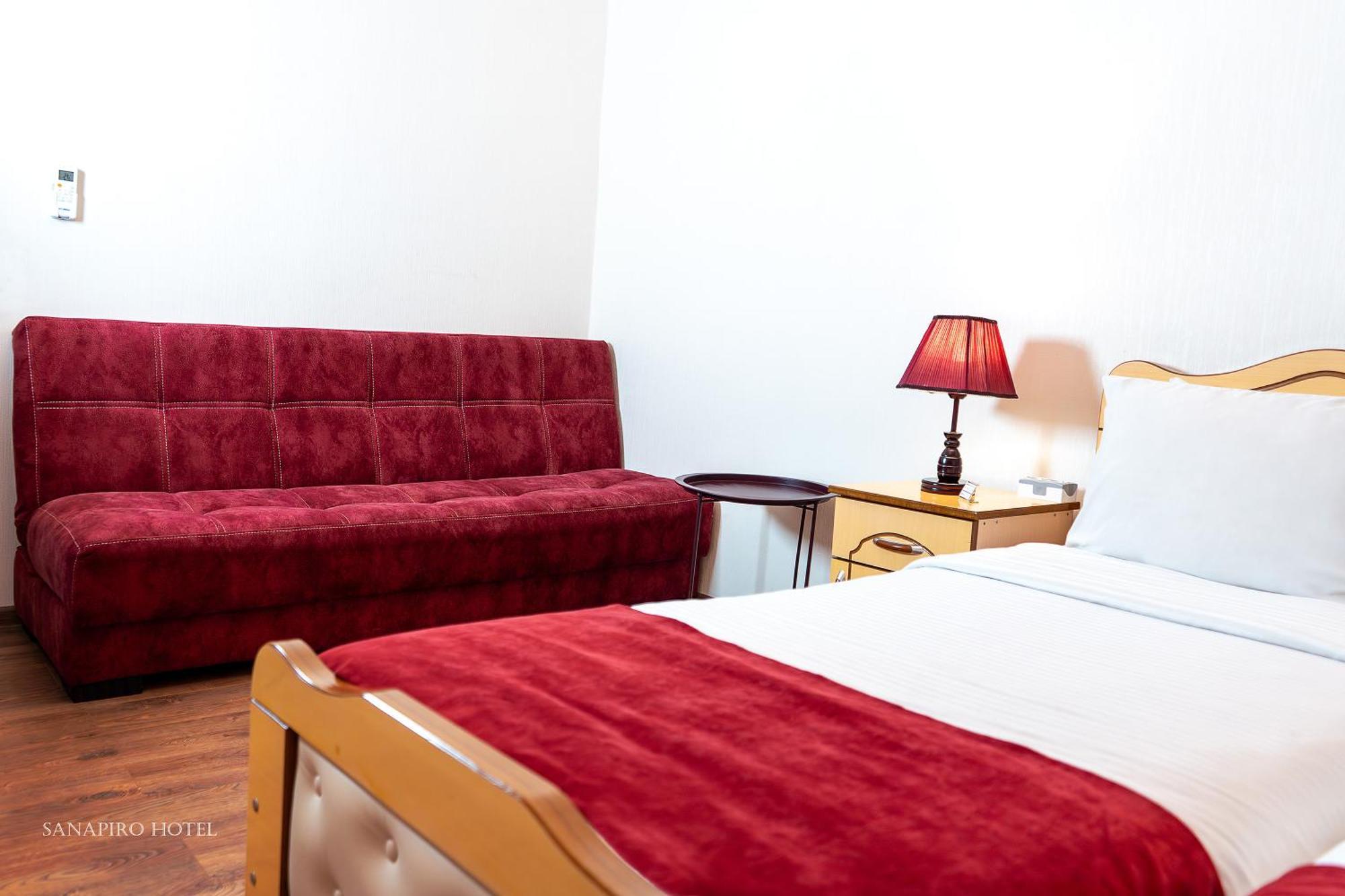 Sanapiro Hotel Kutaisi Bagian luar foto