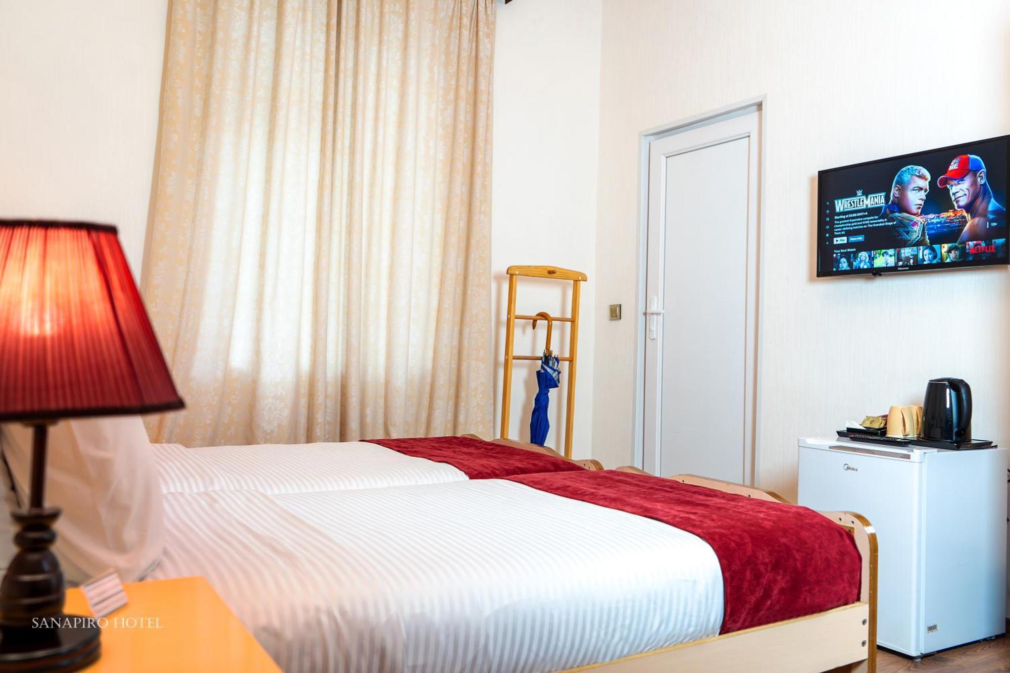 Sanapiro Hotel Kutaisi Bagian luar foto