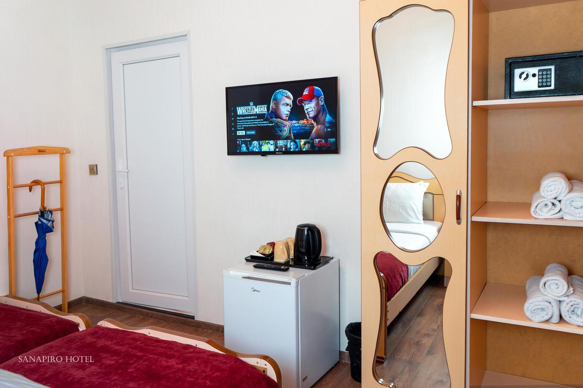 Sanapiro Hotel Kutaisi Bagian luar foto