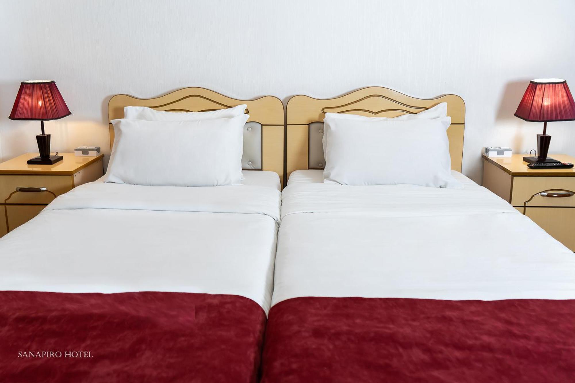 Sanapiro Hotel Kutaisi Bagian luar foto
