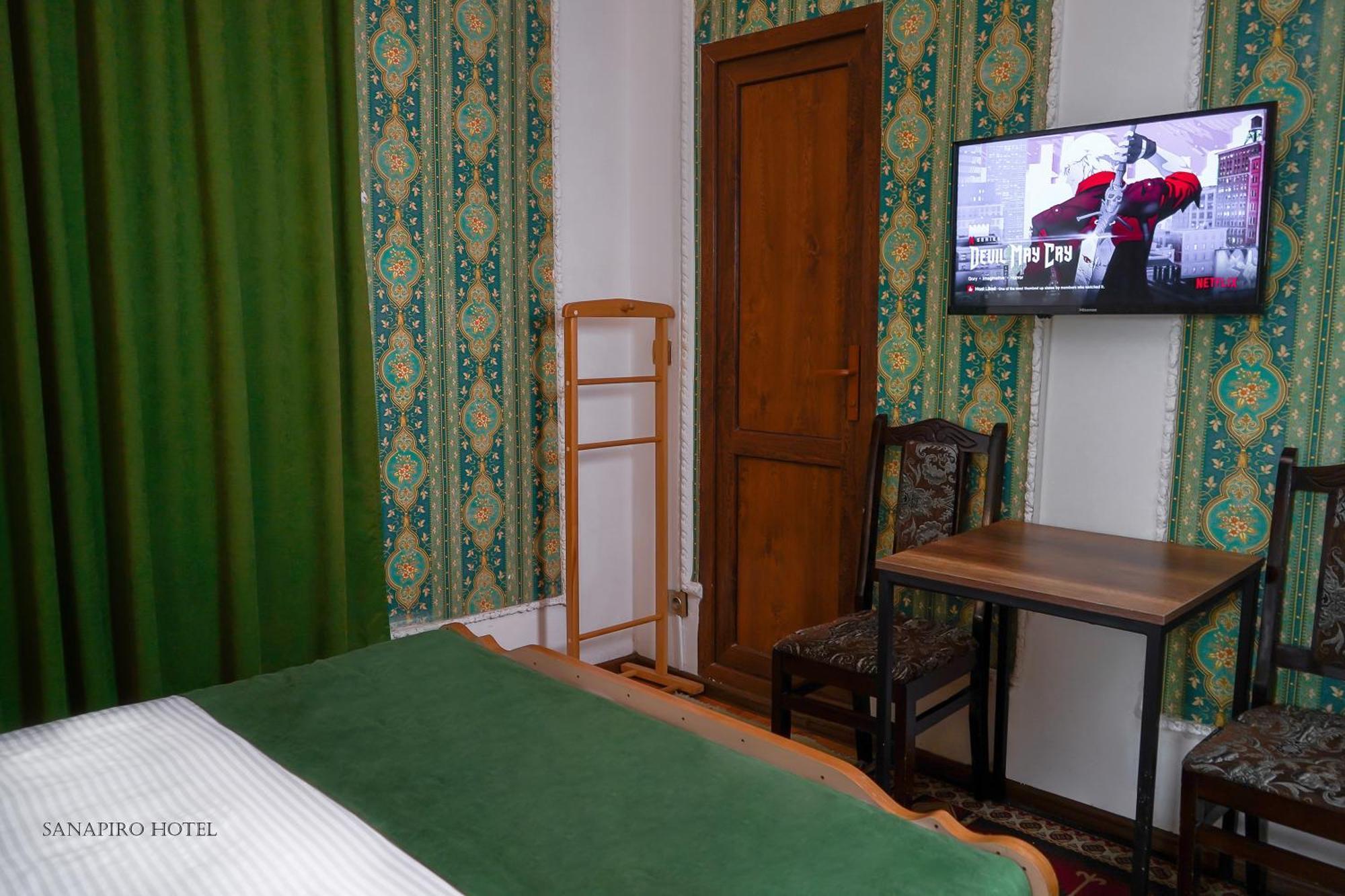 Sanapiro Hotel Kutaisi Bagian luar foto