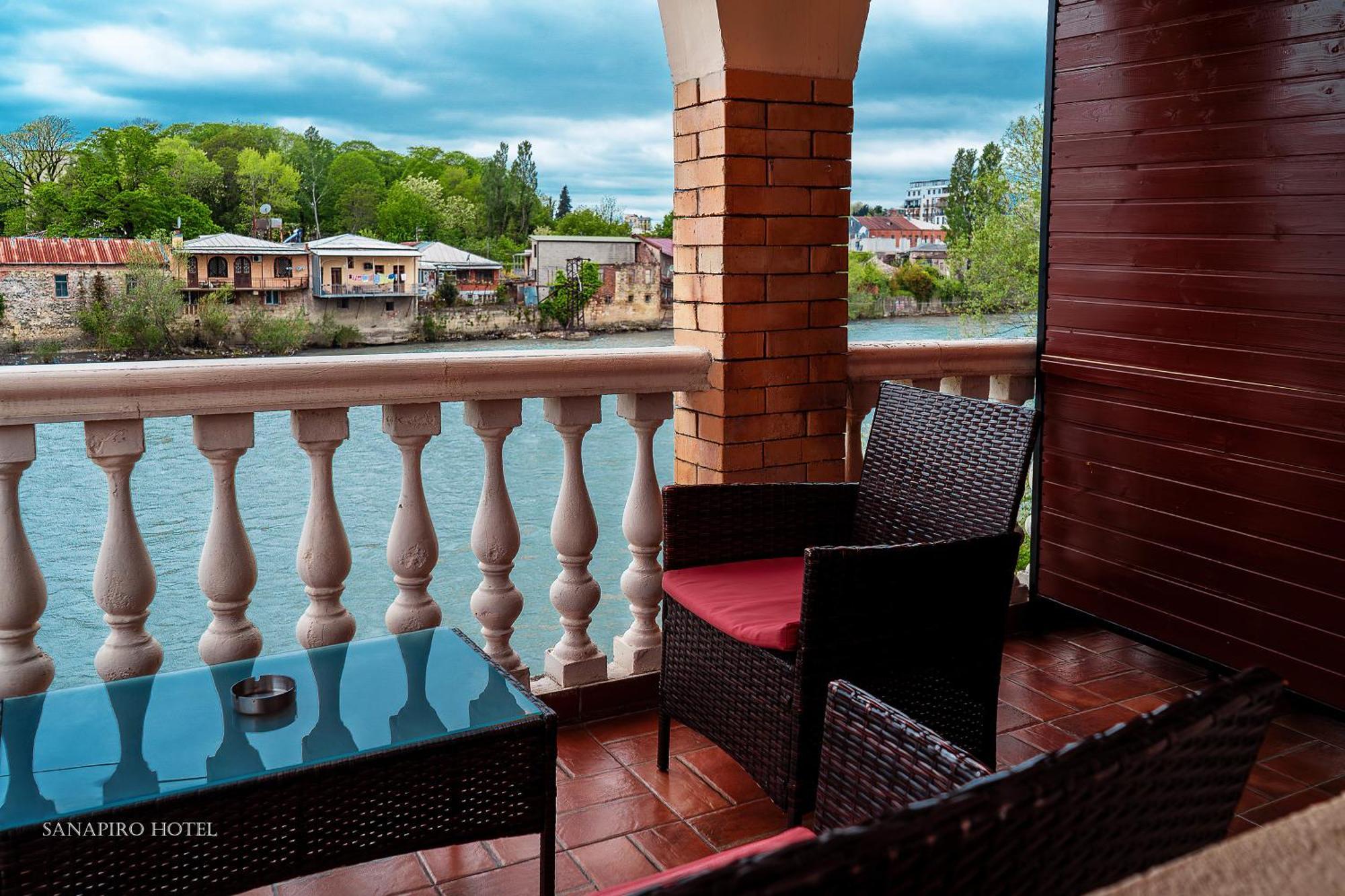 Sanapiro Hotel Kutaisi Bagian luar foto