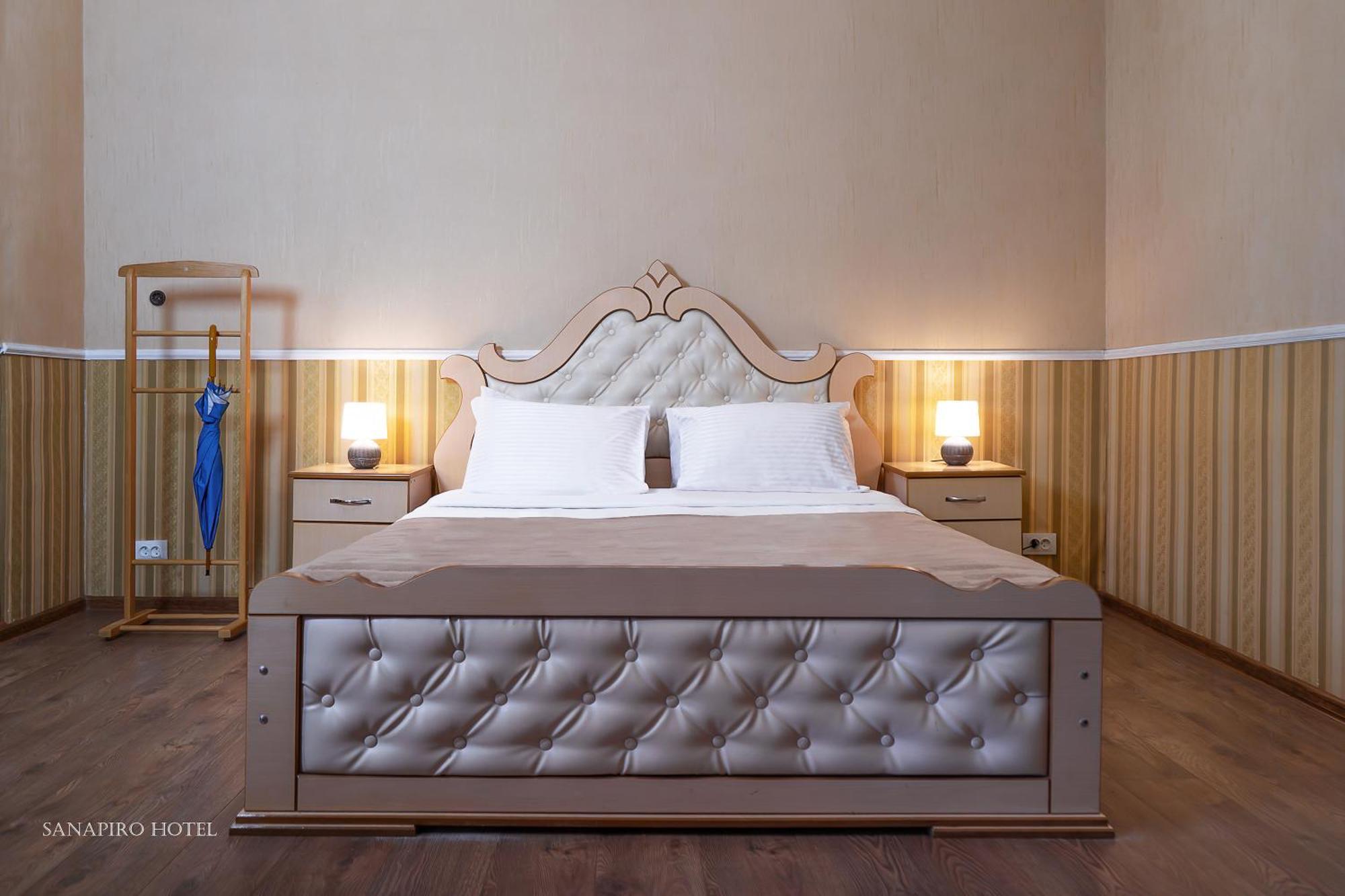Sanapiro Hotel Kutaisi Bagian luar foto