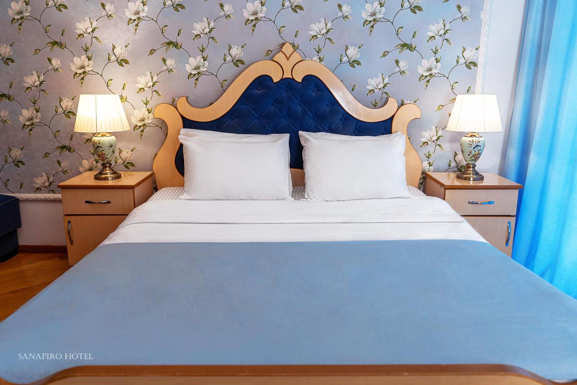 Sanapiro Hotel Kutaisi Bagian luar foto