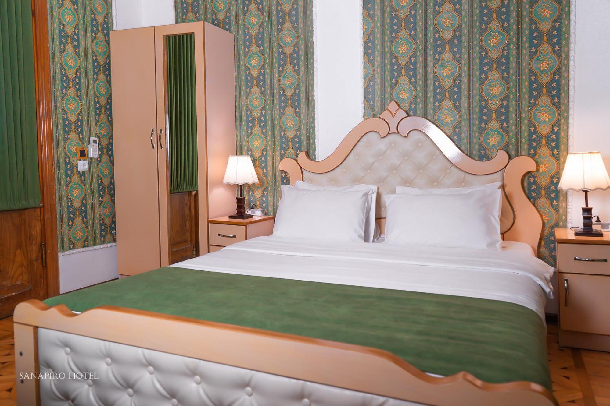 Sanapiro Hotel Kutaisi Bagian luar foto