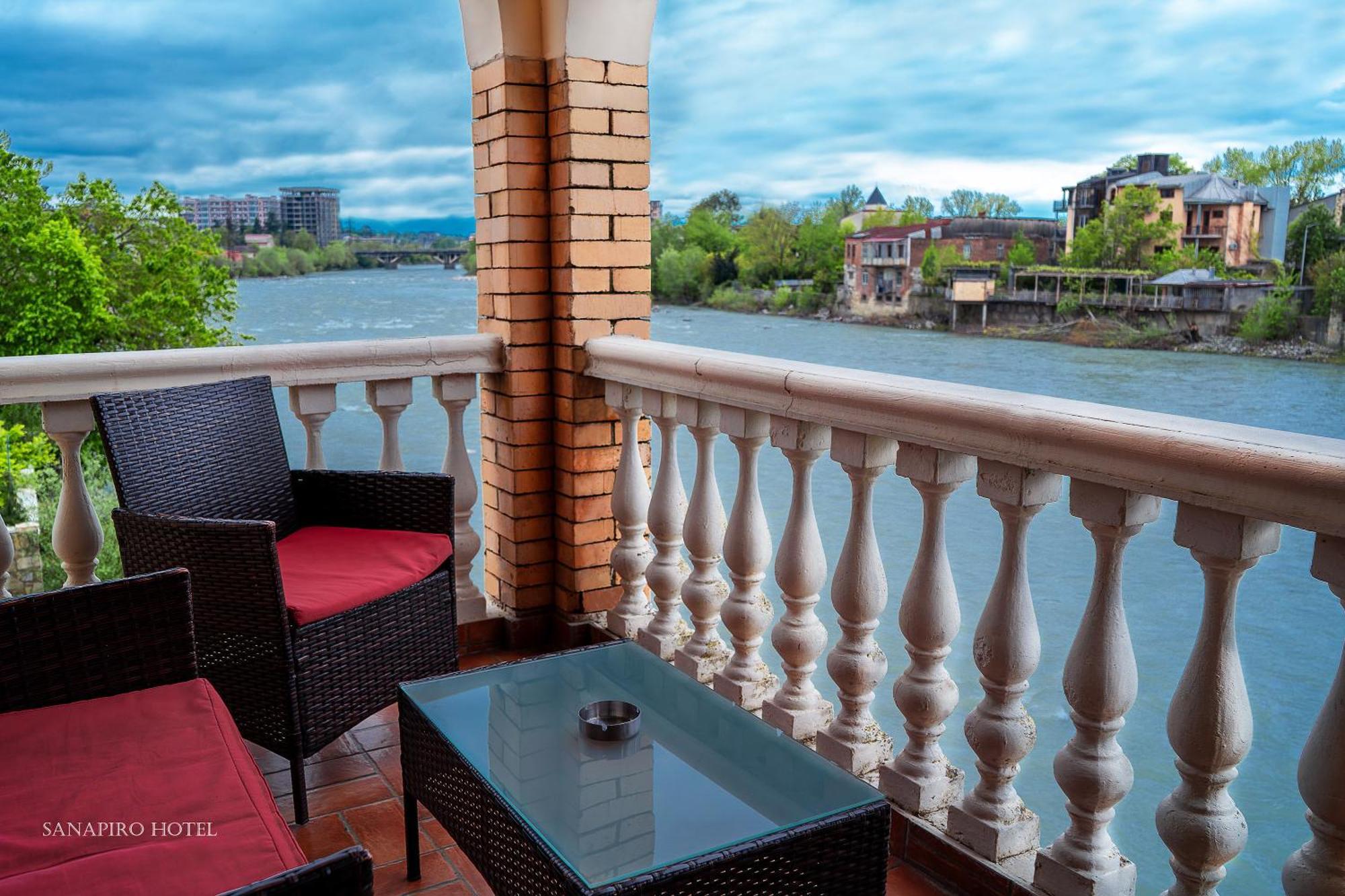 Sanapiro Hotel Kutaisi Bagian luar foto